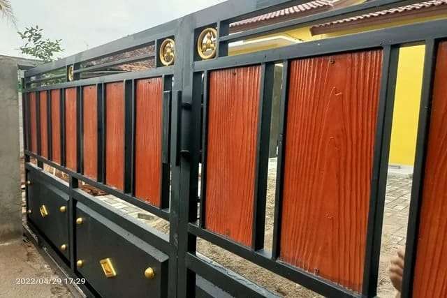 Fabrikasi & Pemasangan Pagar Besi Custom