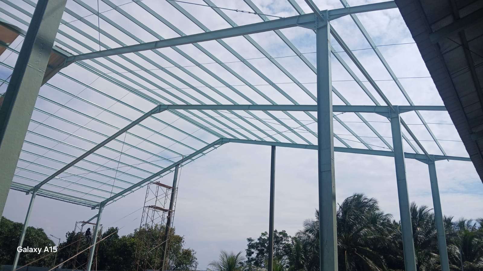 Pekerjaan Erection Struktur Baja Gudang